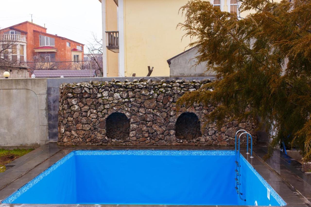 Hotel Red Castle Ereván Exterior foto